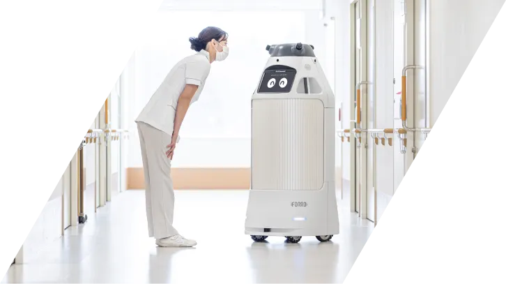 病院で稼働する屋内配送ロボット