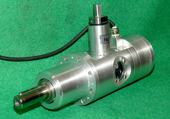 自航試験機（Self-propulsion test setup）