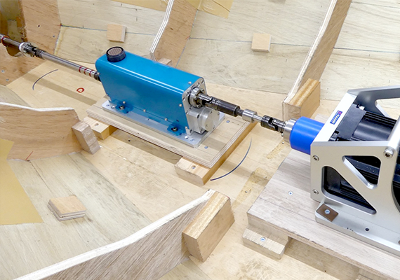 自航試験機（Self-propulsion test setup）