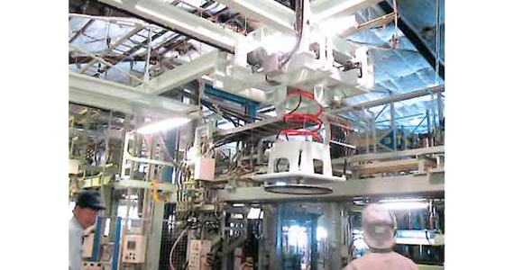 防熱パネル移載機