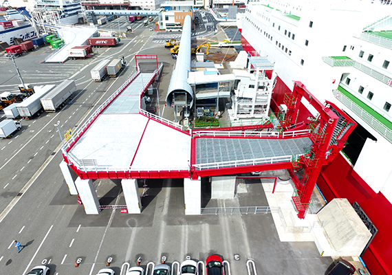 カーフェリーターミナルランプウェイ