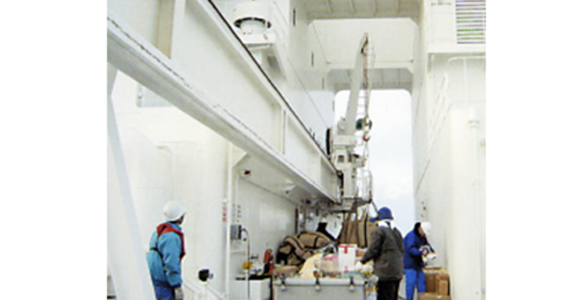 トラベリングジブクレーン