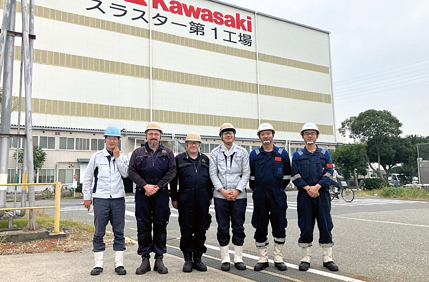 海外から研修生と講師、我らチーム「Kawasaki」です