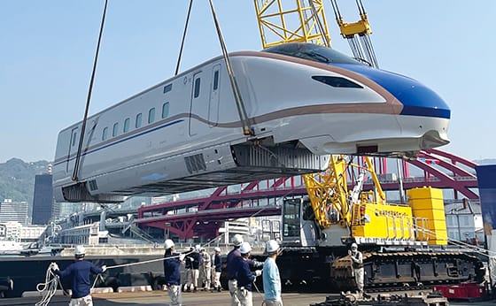 新幹線車両本船積