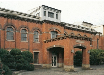1896