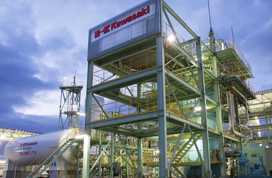 液化水素サプライチェーンの始点 水素の液化の写真