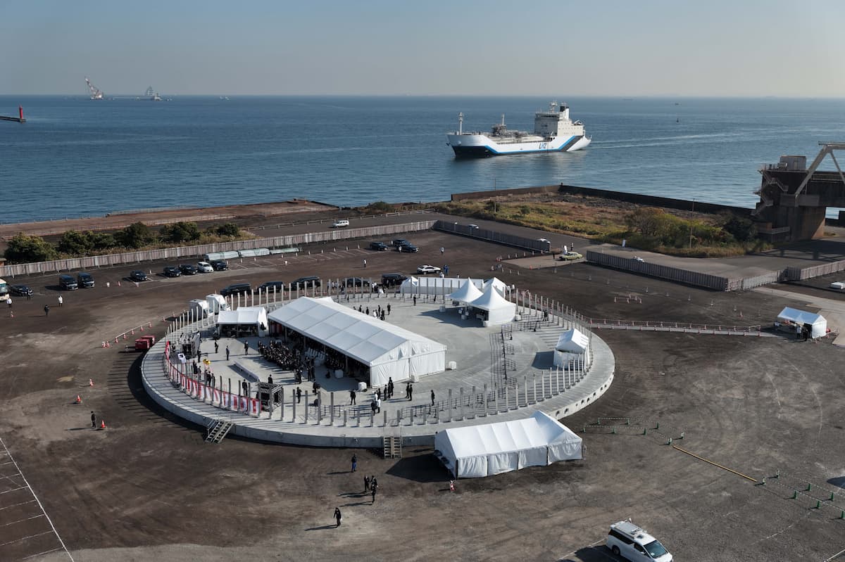 川崎LH2ターミナルの起工式の写真