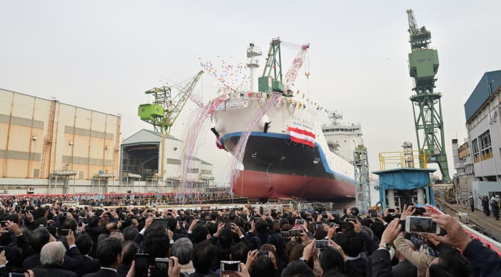 「すいそ ふろんてぃあ」進水の写真