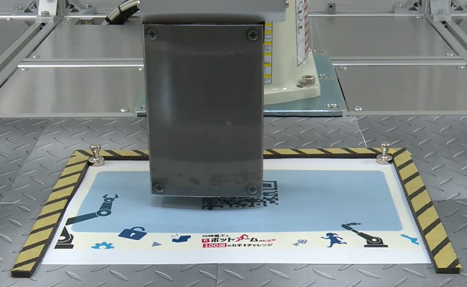 瞬時にQRコードを生成する様子を、迫力ある映像でお届け