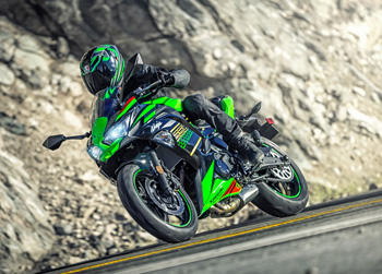 news_191220-Ninja650_action .jpg