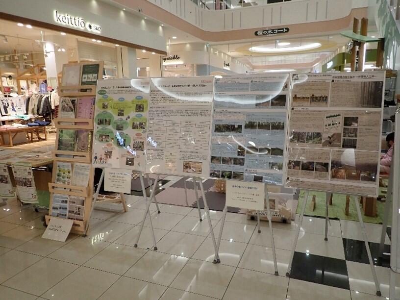 イオンモール加西北条での展示の様子（協力：加東農林振興事務所）