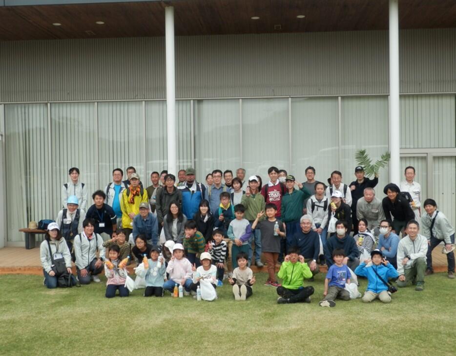 参加者による集合写真